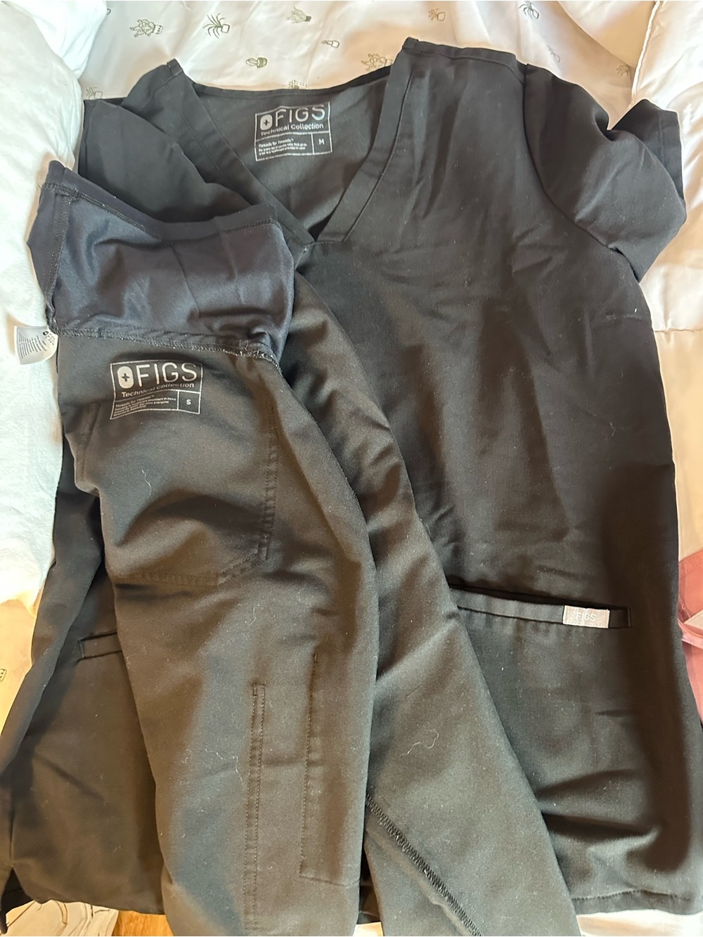 FIGS Maternity Black and pink  Scrub set
- also grey and mauve pants included !